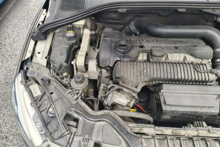 Used Volvo S60 2015 S60L 2.0T Zhiyuan Edition Engine Bay Right