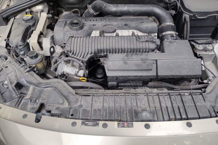 Used Volvo S60 2015 S60L 2.0T Zhiyuan Edition Engine Bay