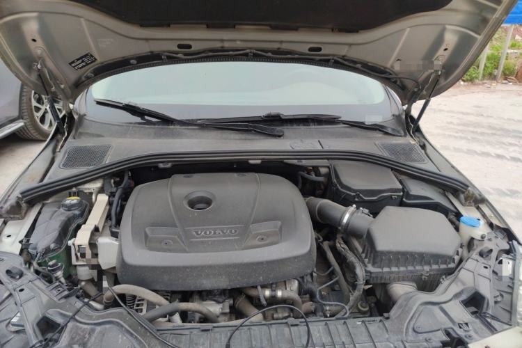 Used Volvo S60 2015 S60L 2.0T Zhiyuan Edition Engine Bay