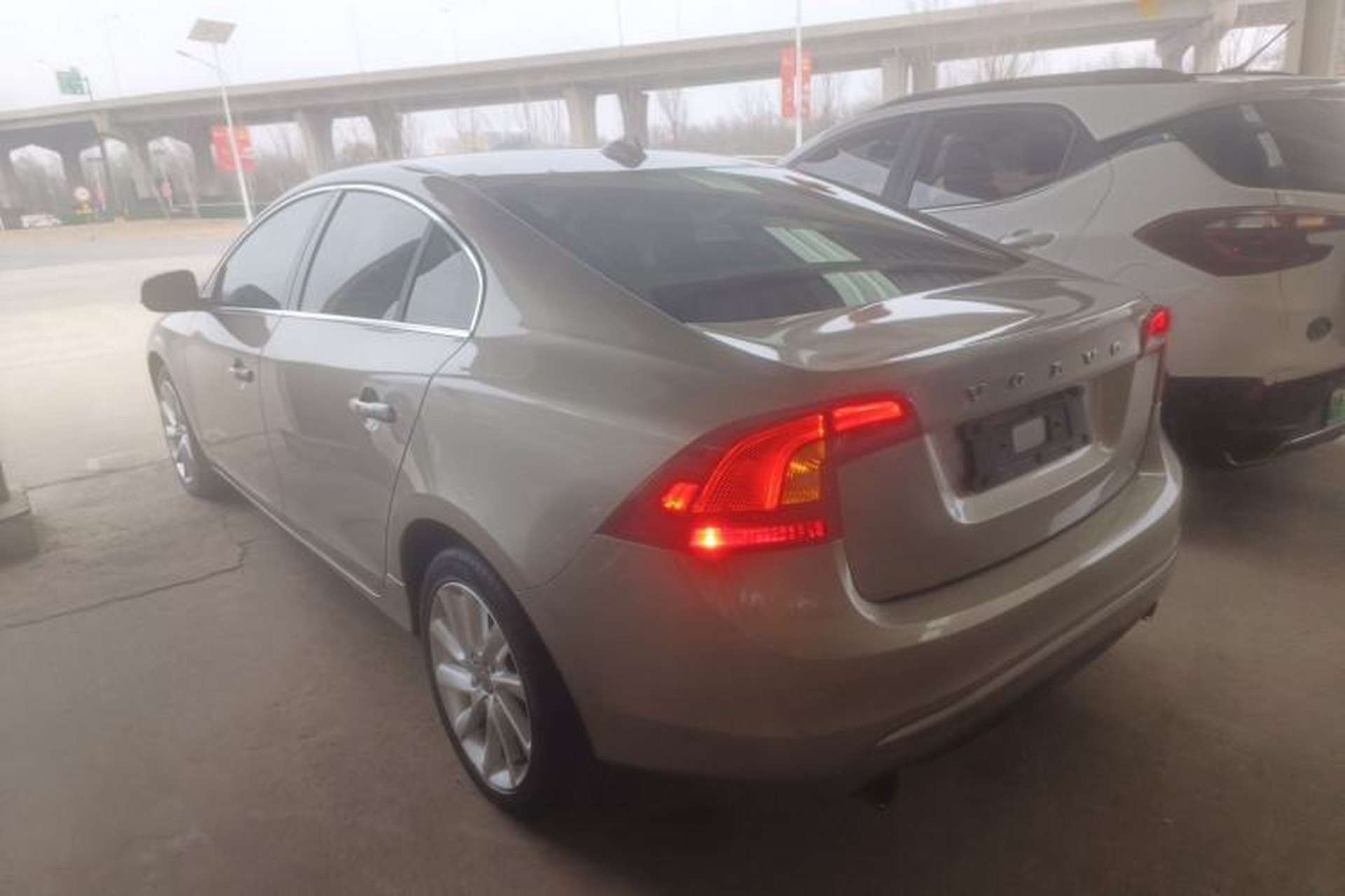 Used Volvo S60 2015 S60L 2.0T Zhiyuan Edition Exterior 2