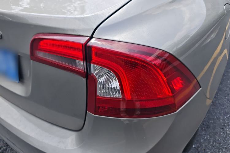 Used Volvo S60 2015 S60L 2.0T Zhiyuan Edition Exterior 3