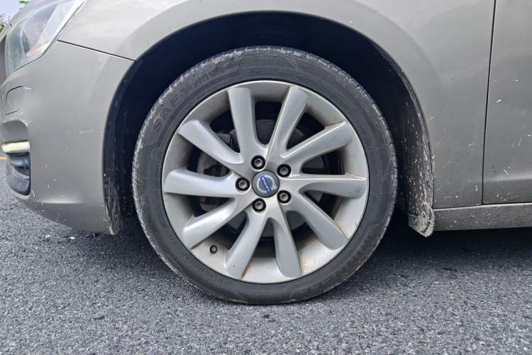 Used Volvo S60 2015 S60L 2.0T Zhiyuan Edition Exterior 5