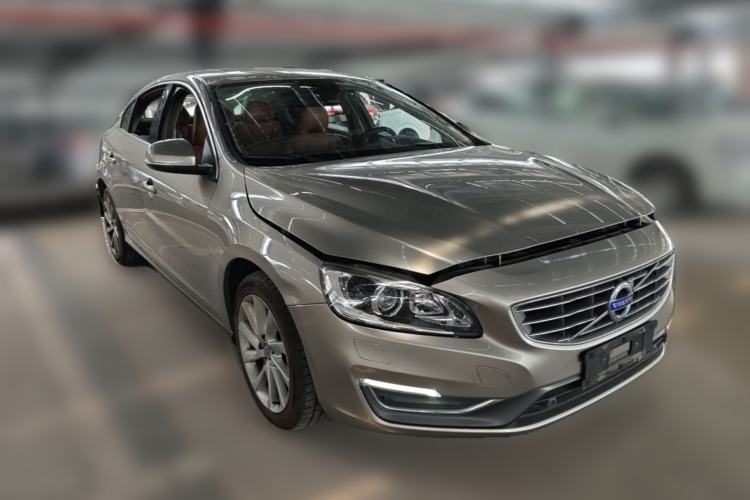 Used Volvo S60 2015 S60L 2.0T Zhiyuan Edition Front Right 45 Deg