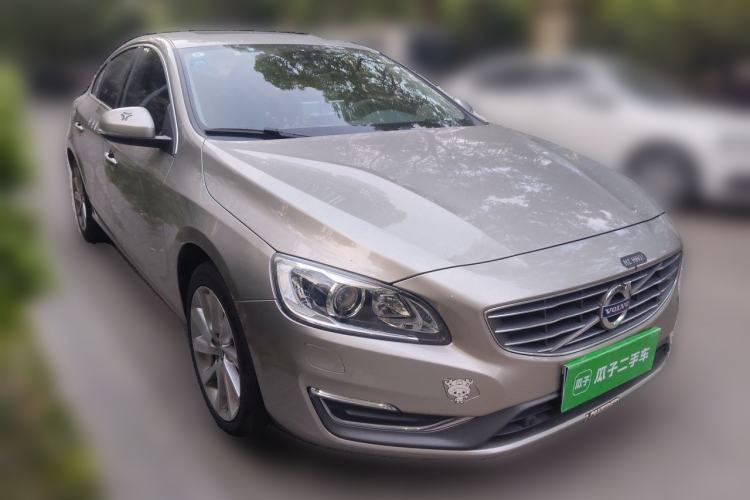 Used Volvo S60 2015 S60L 2.0T Zhiyuan Edition Front Right 45 Deg