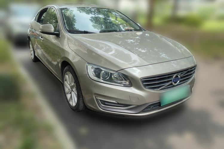 Used Volvo S60 2015 S60L 2.0T Zhiyuan Edition Front Right 45 Deg