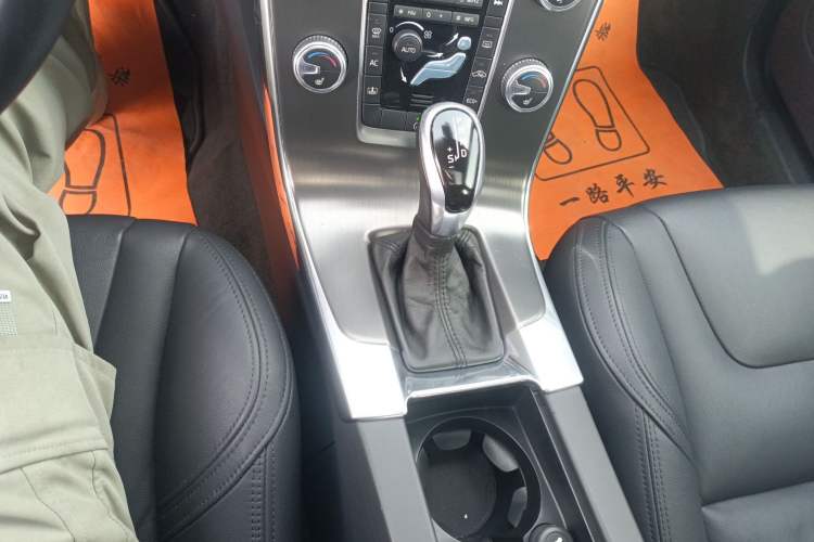 Used Volvo S60 2015 S60L T5 Intelligent Drive Edition Gear Lever