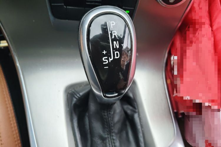 Used Volvo S60 2015 S60L 2.0T Zhiyuan Edition Gear Lever