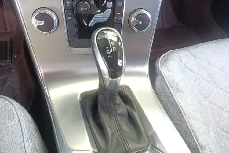 Used Volvo S60 2015 S60L 2.0T Smart Drive Edition Gear Lever