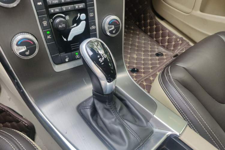 Used Volvo S60 2015 S60L T5 Intelligent Drive Edition Gear Lever