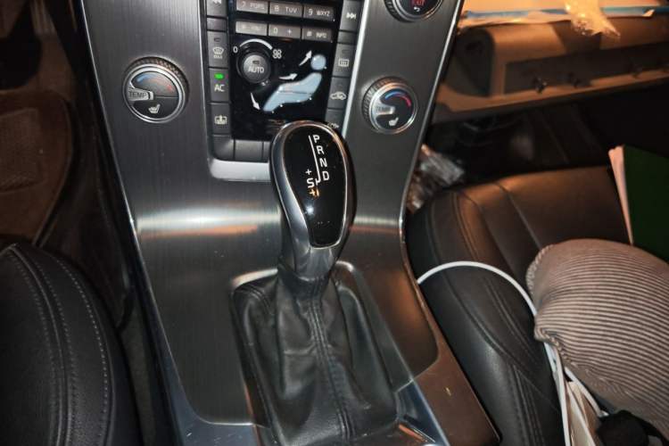 Used Volvo S60 2015 S60L T5 Intelligent Drive Edition Gear Lever