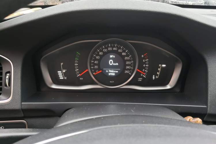 Used Volvo S60 2015 S60L 2.0T Zhiyuan Edition Instrument Cluster