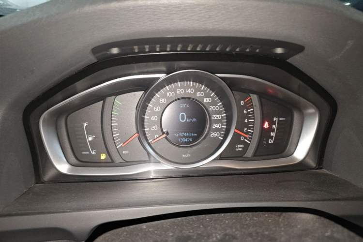 Used Volvo S60 2015 S60L 2.0T Zhiyuan Edition Instrument Cluster