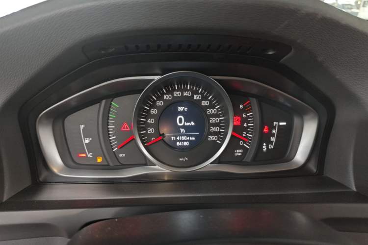 Used Volvo S60 2015 S60L 2.0T Zhiyuan Edition Instrument Cluster
