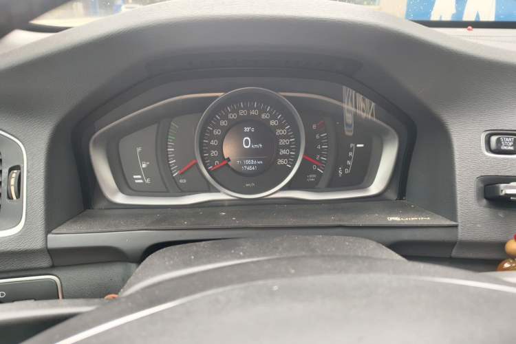 Used Volvo S60 2015 S60L 2.0T Zhiyuan Edition Instrument Cluster