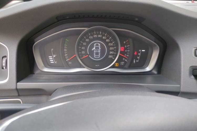 Used Volvo S60 2015 S60L 2.0T Zhiyuan Edition Instrument Cluster