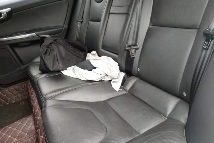 Used Volvo S60 2015 S60L 2.0T Zhiyuan Edition Interior 4