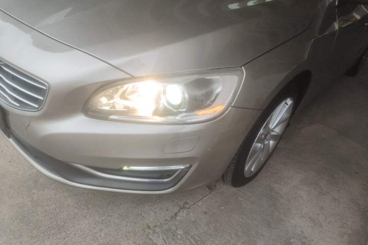 Used Volvo S60 2015 S60L 2.0T Zhiyuan Edition Left Front Headlight