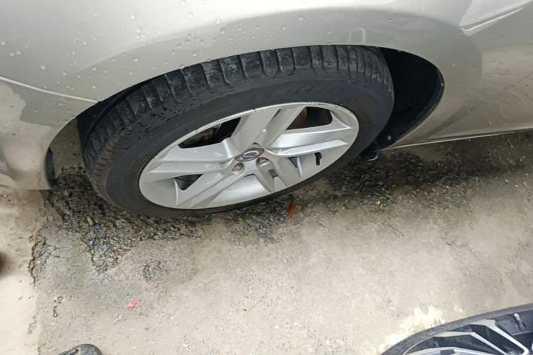 Used Volvo S60 2015 S60L T5 Intelligent Drive Edition Left Front Wheel Hub