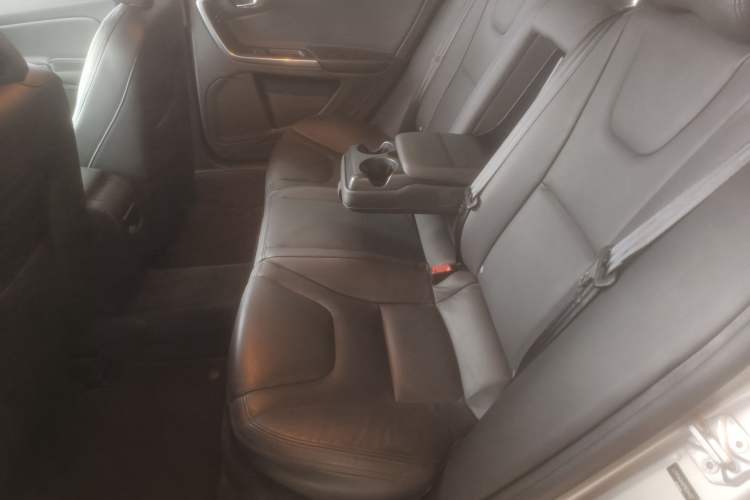 Used Volvo S60 2015 S60L 2.0T Zhiyuan Edition Left Rear Seat