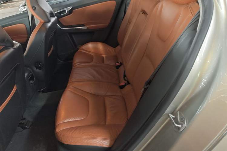 Used Volvo S60 2015 S60L 2.0T Zhiyuan Edition Left Rear Seat