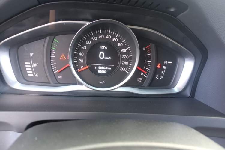 Used Volvo S60 2015 S60L 2.0T Smart Drive Edition Odometer Close Up