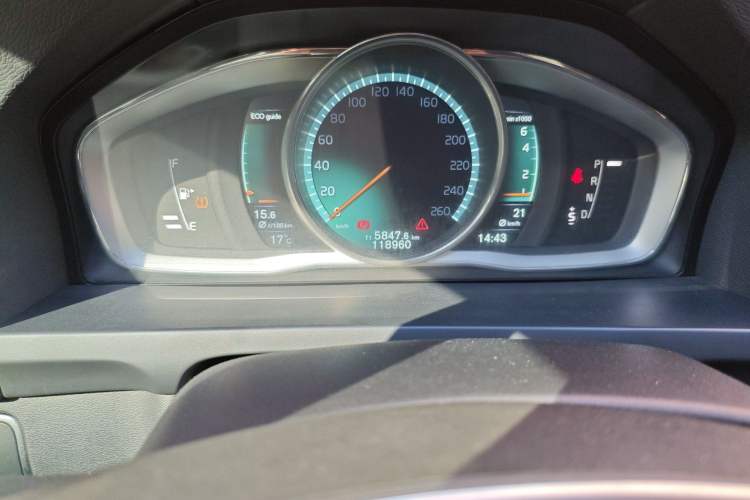 Used Volvo S60 2015 S60L T5 Intelligent Drive Edition Odometer Close Up