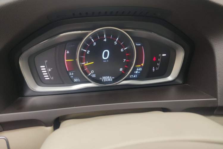 Used Volvo S60 2015 S60L T5 Intelligent Drive Edition Odometer Close Up