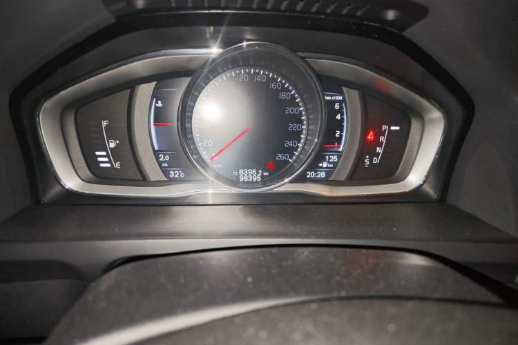 Used Volvo S60 2015 S60L T5 Intelligent Drive Edition Odometer Close Up
