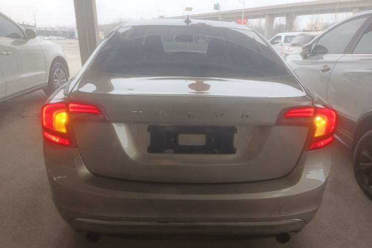 Used Volvo S60 2015 S60L 2.0T Zhiyuan Edition Rear