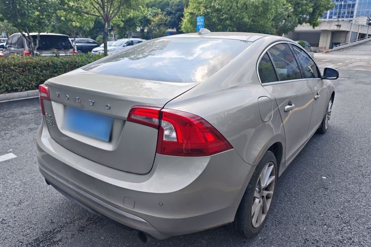 Used Volvo S60 2015 S60L 2.0T Zhiyuan Edition Rear Right 45 Deg