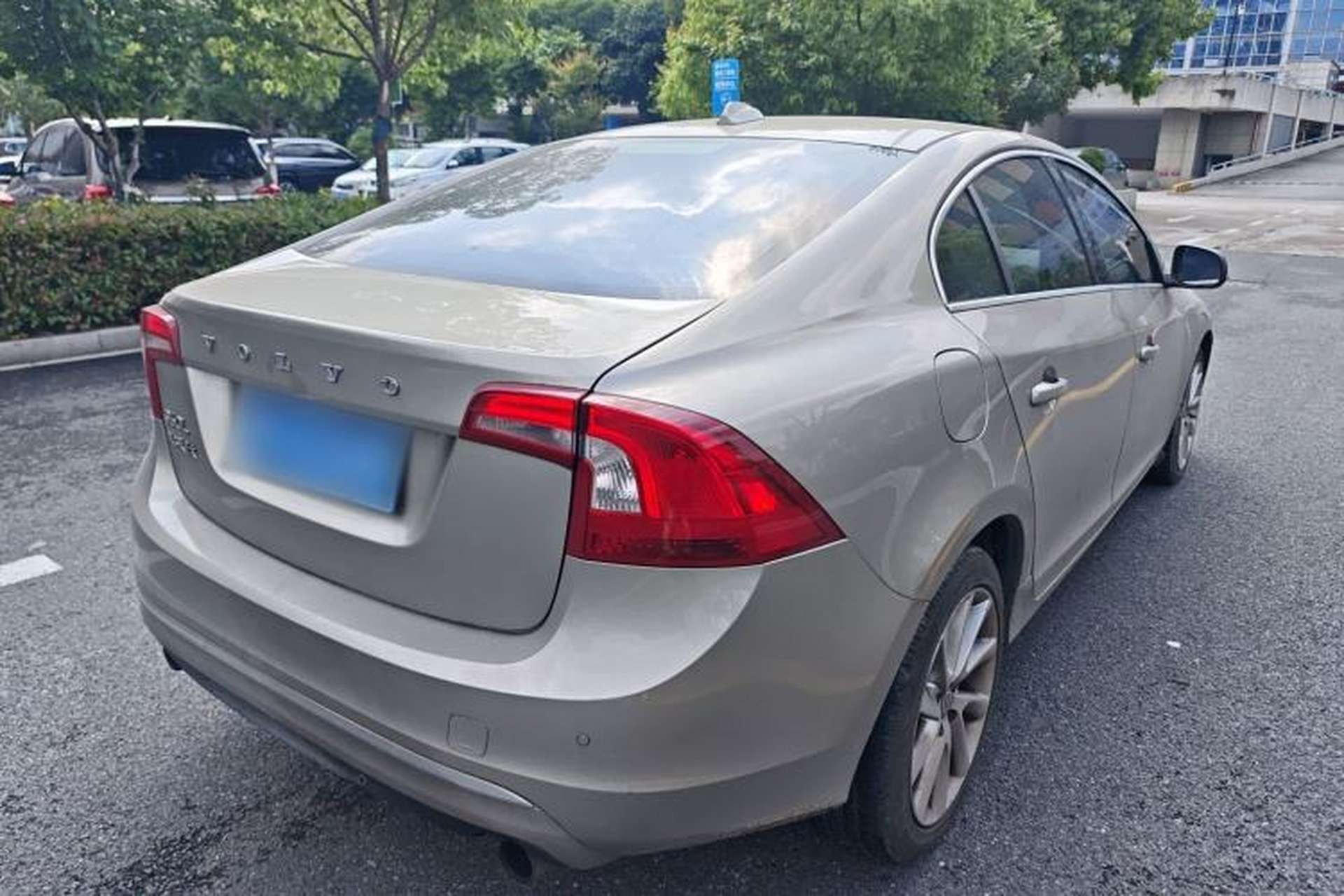 Used Volvo S60 2015 S60L 2.0T Zhiyuan Edition Rear Right 45 Deg