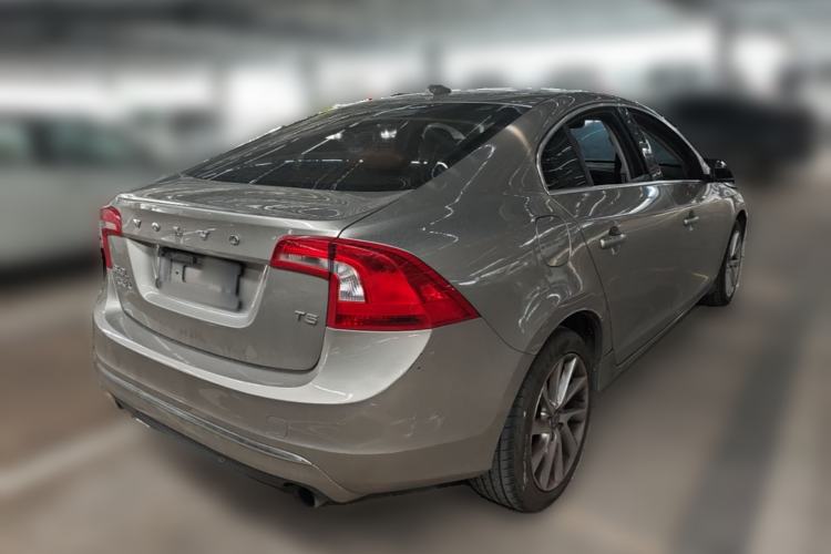 Used Volvo S60 2015 S60L 2.0T Zhiyuan Edition Rear Right 45 Deg