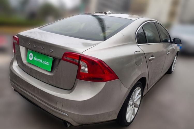 Used Volvo S60 2015 S60L 2.0T Zhiyuan Edition Rear Right 45 Deg