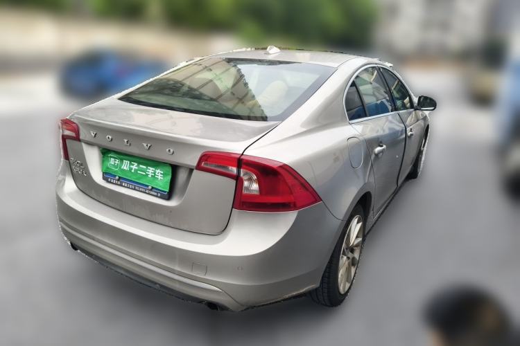 Used Volvo S60 2015 S60L 2.0T Zhiyuan Edition Rear Right 45 Deg