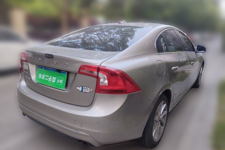 Used Volvo S60 2015 S60L 2.0T Zhiyuan Edition Rear Right 45 Deg