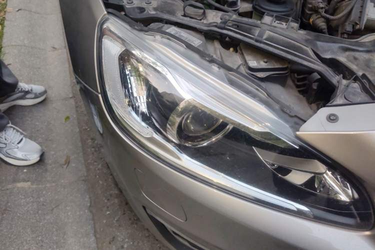 Used Volvo S60 2015 S60L 2.0T Zhiyuan Edition Right Front Headlight