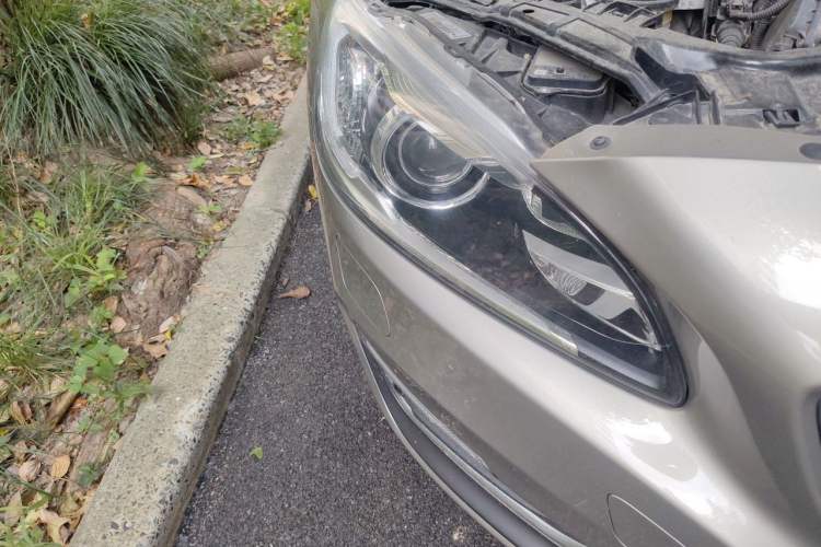 Used Volvo S60 2015 S60L 2.0T Zhiyuan Edition Right Front Headlight
