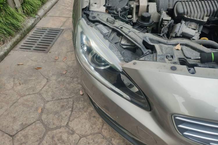 Used Volvo S60 2015 S60L T5 Intelligent Drive Edition Right Front Headlight