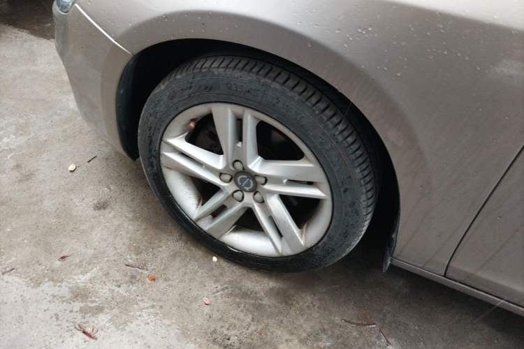 Used Volvo S60 2015 S60L T5 Intelligent Drive Edition Right Front Wheel Hub