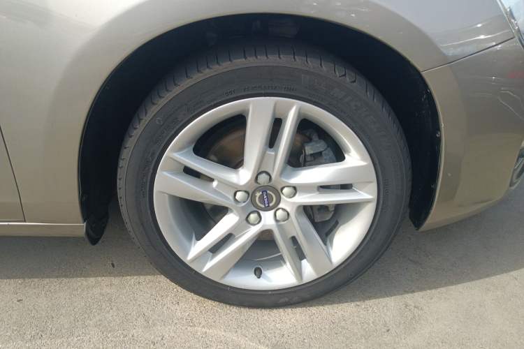 Used Volvo S60 2015 S60L T5 Intelligent Drive Edition Right Front Wheel Hub