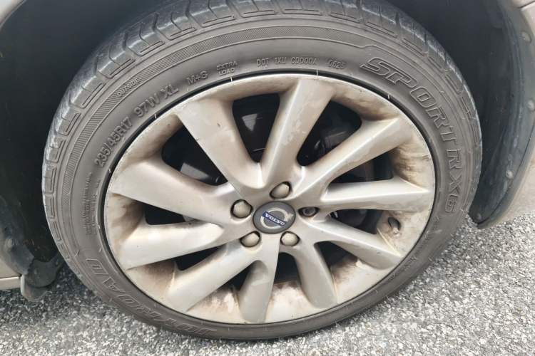 Used Volvo S60 2015 S60L 2.0T Zhiyuan Edition Right Front Wheel Hub