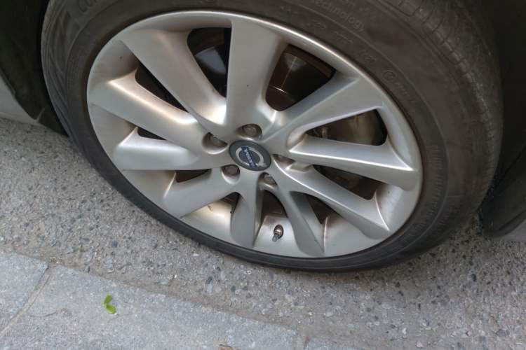 Used Volvo S60 2015 S60L 2.0T Zhiyuan Edition Right Front Wheel Hub