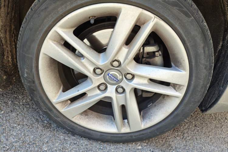 Used Volvo S60 2015 S60L T5 Intelligent Drive Edition Right Front Wheel Hub