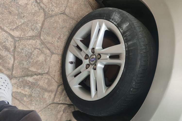 Used Volvo S60 2015 S60L T5 Intelligent Drive Edition Right Front Wheel Hub