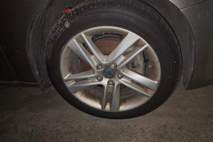 Used Volvo S60 2015 S60L T5 Intelligent Drive Edition Right Front Wheel Hub