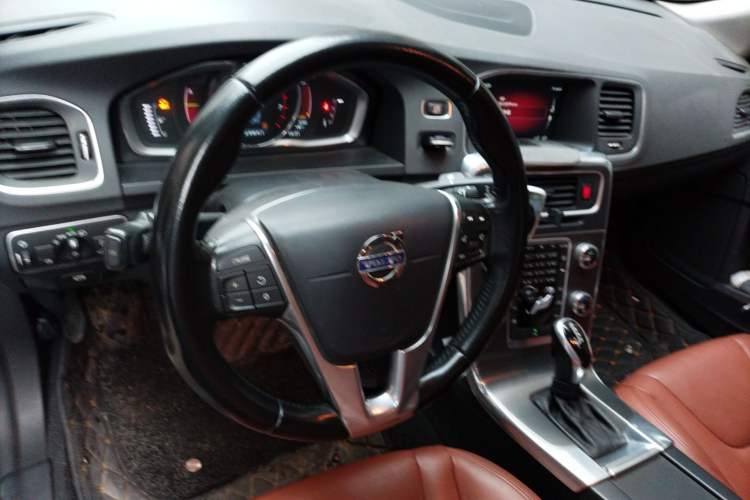 Used Volvo S60 2015 S60L T5 Intelligent Drive Edition Steering Wheel