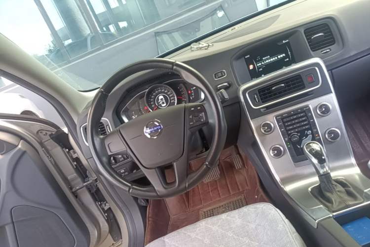 Used Volvo S60 2015 S60L 2.0T Smart Drive Edition Steering Wheel