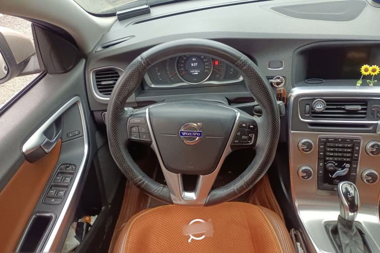 Used Volvo S60 2015 S60L 2.0T Zhiyuan Edition Steering Wheel