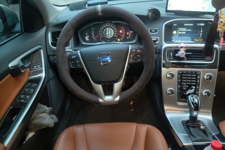 Used Volvo S60 2015 S60L 2.0T Zhiyuan Edition Steering Wheel