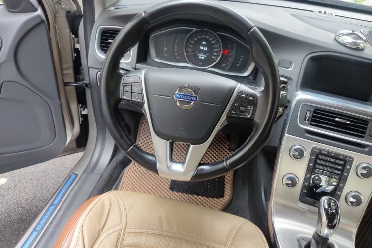 Used Volvo S60 2015 S60L 2.0T Zhiyuan Edition Steering Wheel